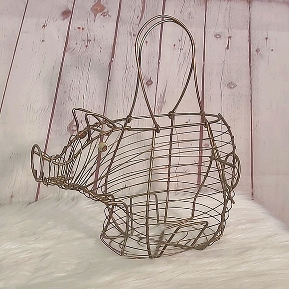 Vintage Rustic Metal Wire Farmouse Pig Piggie Egg Basket With Handles Gold Tone - Picture 3 of 15